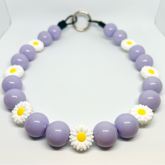 Lavender Purple & Daisy Beaded Dog Collar Necklace 
Size Medium/ Large - Picture 2 of 8